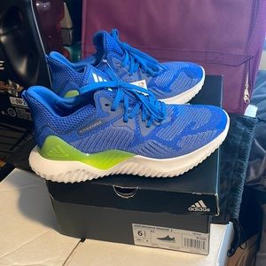 Juniors adidas alpha bounce beyond size 6.5